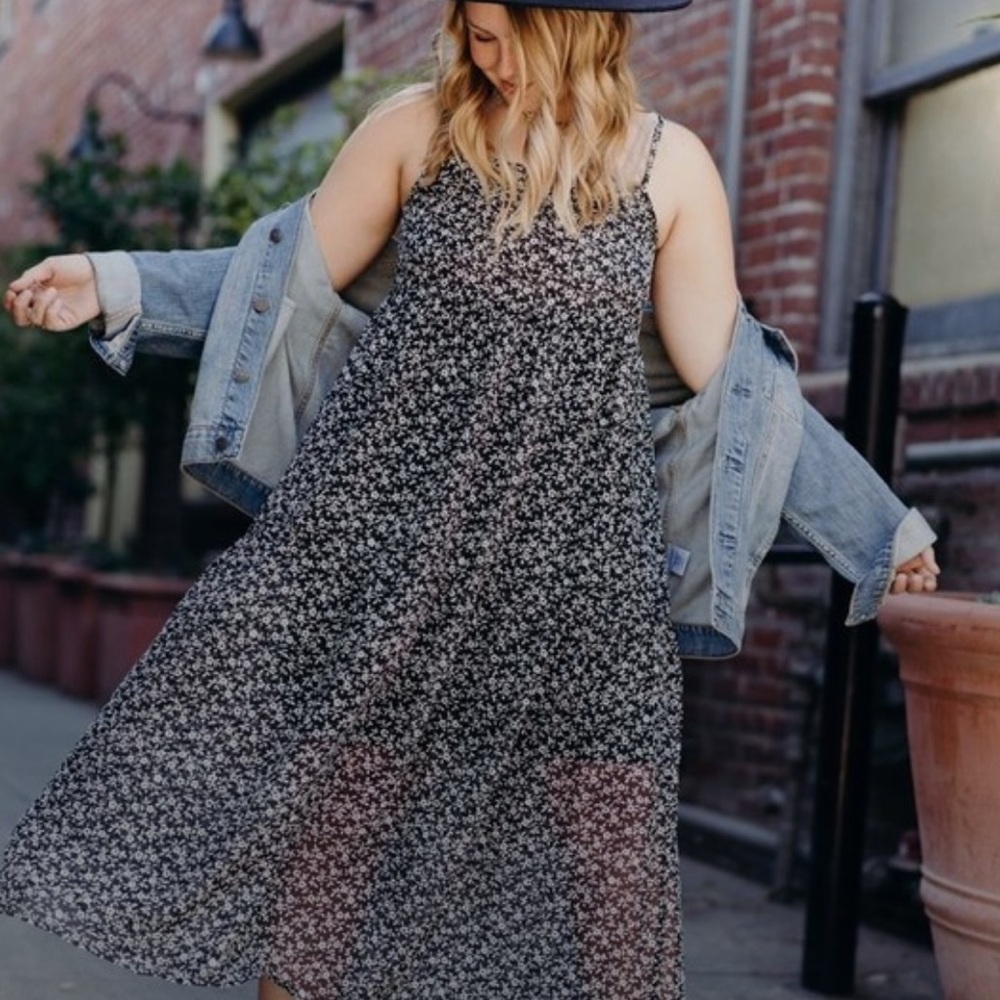 Carly Jean Los Angeles Willow Floral Maxi Dress